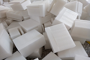 通過EPS壓實機進行回收-社區(qū)廢棄泡沫塑料回收